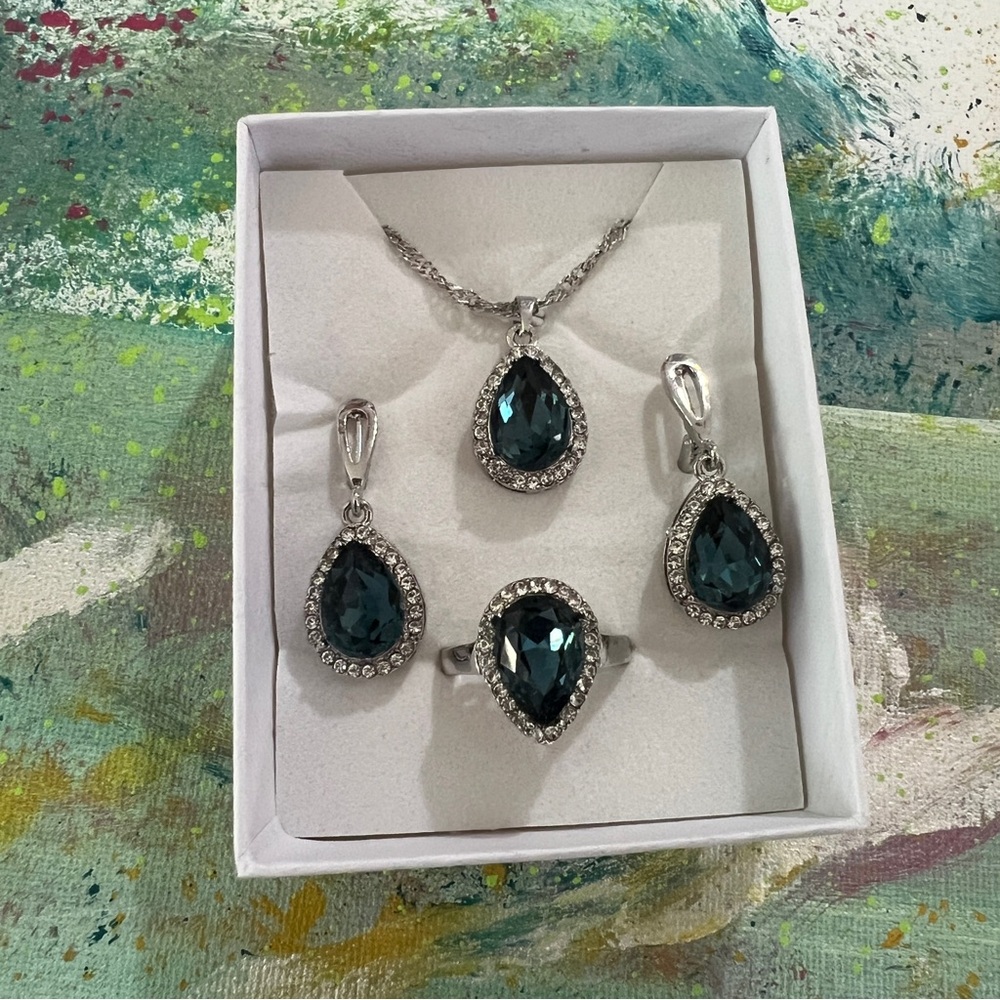 Elegant Silver and Blue Jewelry Set